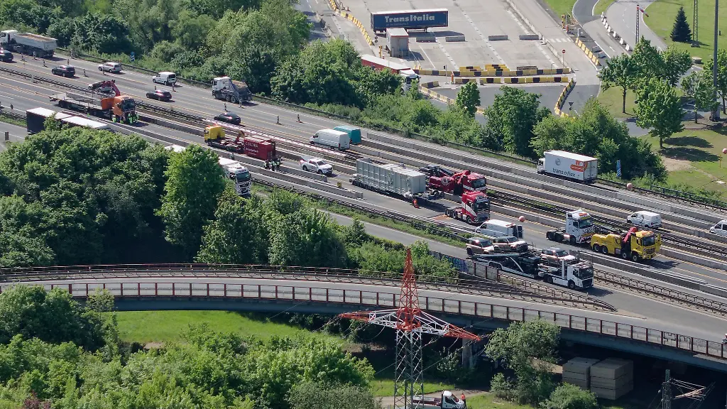 Die-Schrankenanlage-fuer-das-Bauwerk-A4-Eifeltor-kommt-frueher-als-geplant