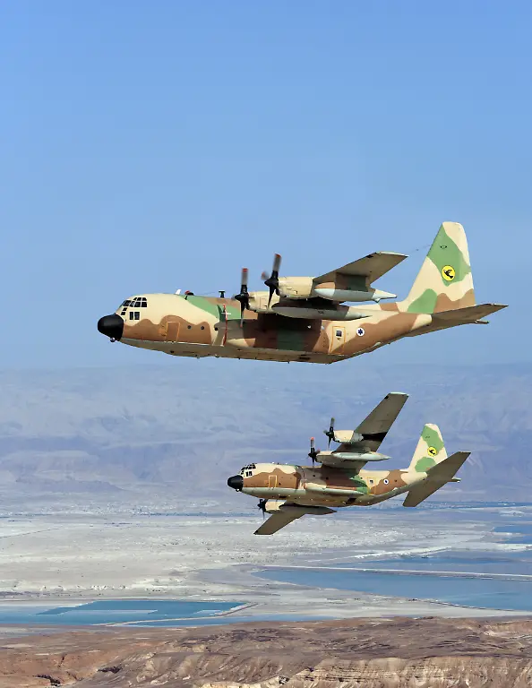 Israeli-Air-Force-KC-130H-Karnaf-flying-low-over-the-Dead-Sea