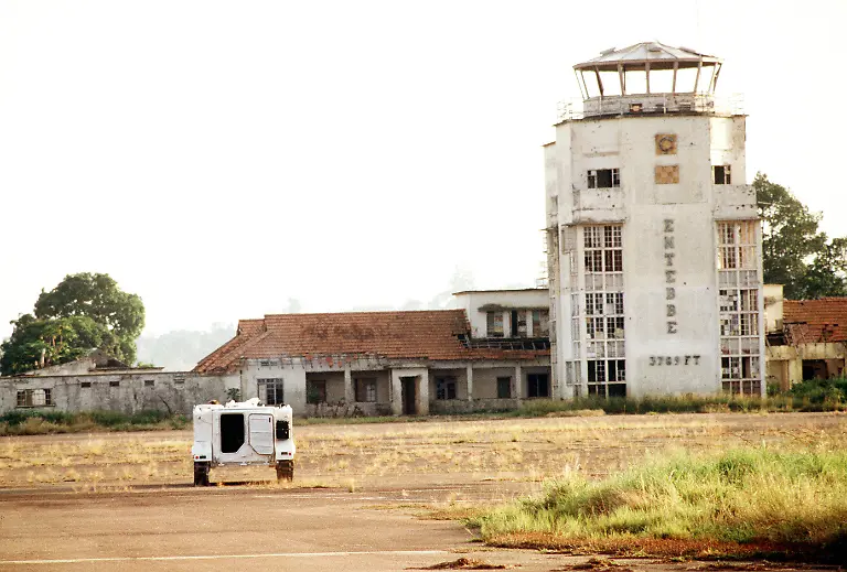 RECORD-DATE-NOT-STATED-An-M-113A2-rolls-to-a-holding-area-after-being-unloaded-from-USAF-C-141-Starlifter-at-Entebbe-Airport-near-Kampala-Uganda-The-M-113A2s-which-are-being-leased-to-the-United-Nations-UN-from-the-United-States-are-to-be-used-in-the-UN-peacekeeping-efforts-currently-underway-in-neighboring-Rwanda