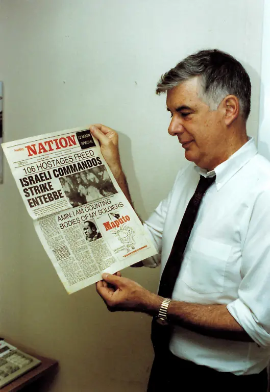 Associated-Press-correspondent-Andrew-Torchia-holds-the-front-page-of-a-Nairobi-newspaper-that-carries-AP-s-account-of-the-Israeli-raid-on-Entebbe-in-1976