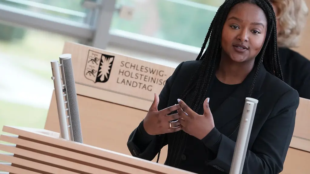 Sozialministerin-Aminata-Toure-Gruene-hat-den-Entwurf-fuer-ein-Antidiskriminierungsgesetz-vorgelegt