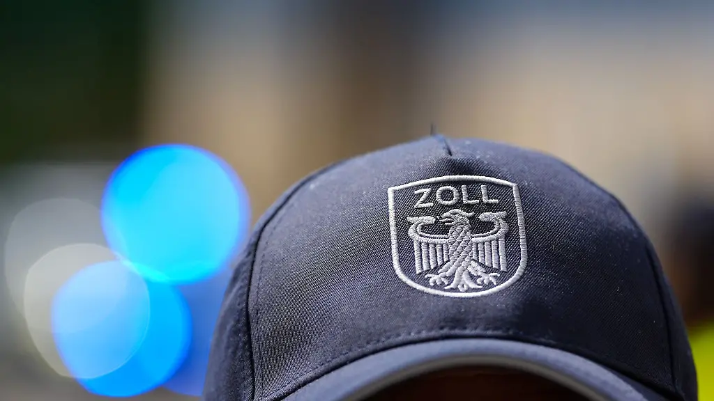 Zollmitarbeiter-sind-gemeinsam-mit-der-Polizei-in-Berlin-gegen-mutmassliche-Schleuser-vorgegangen