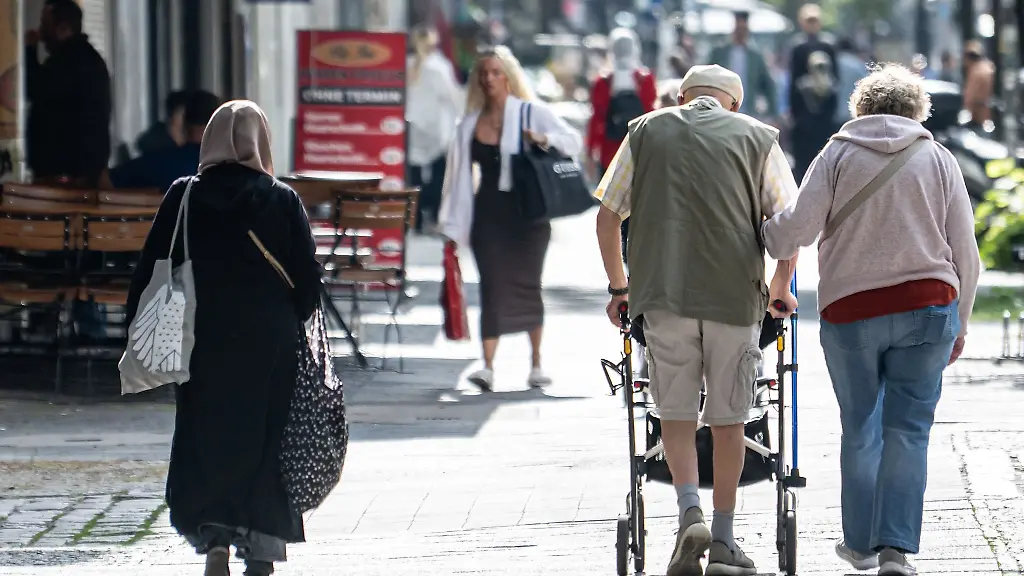 Die-Landesregierung-hat-Integrationspreise-fuer-verschiedene-Projekte-verliehen