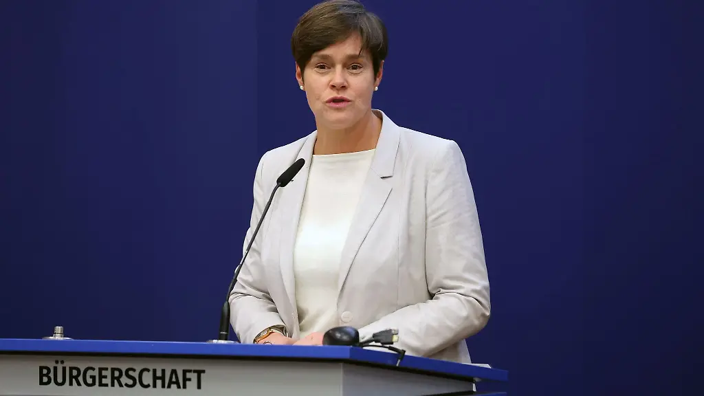 Die-Hansestadt-Rostock-freut-sich-ueber-Milliardenauftrag-fuer-die-maritime-Industrie