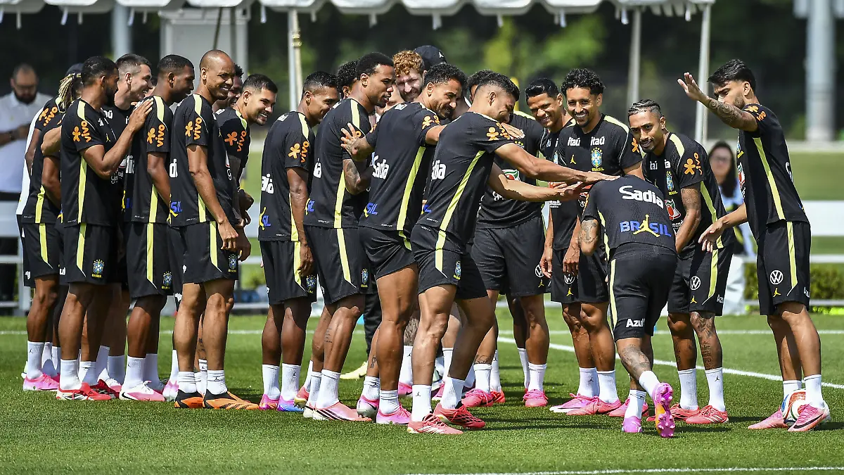 Brazilian-Team-welcome-Neymar-back-to-training-at-their-New-Jersey-base-the-Columbia-Park-Training-Facility-in-Morristown-NJ-United-States