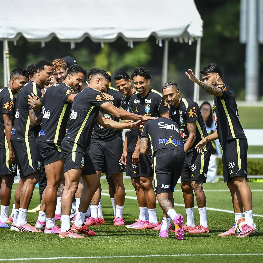 Brazilian-Team-welcome-Neymar-back-to-training-at-their-New-Jersey-base-the-Columbia-Park-Training-Facility-in-Morristown-NJ-United-States