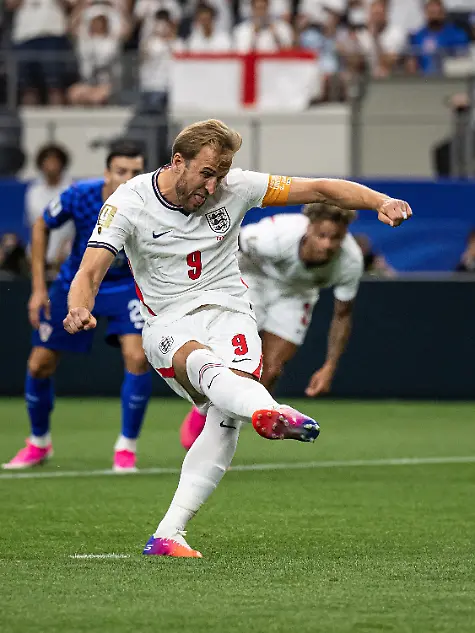 Harry-Kane-of-England-with-his-first-penalty-kick-what-was-not-not-accepted-GES-Fussball-FIFA-Weltmeisterschaft-2026-Vorrunde-England-Kroatien-17-06