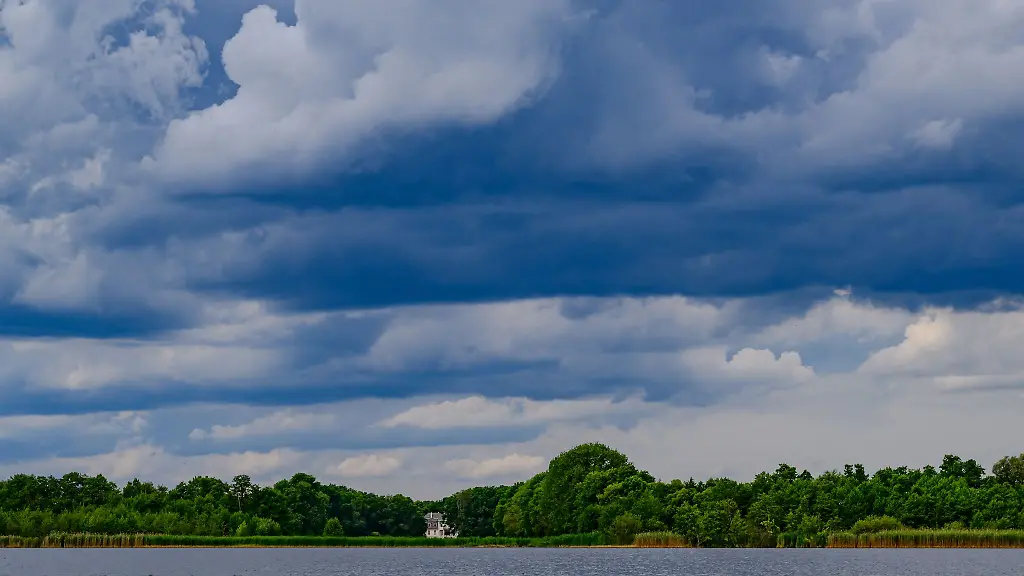 In-Berlin-und-Brandenburg-wird-es-erst-heiss-dann-kommen-Gewitter
