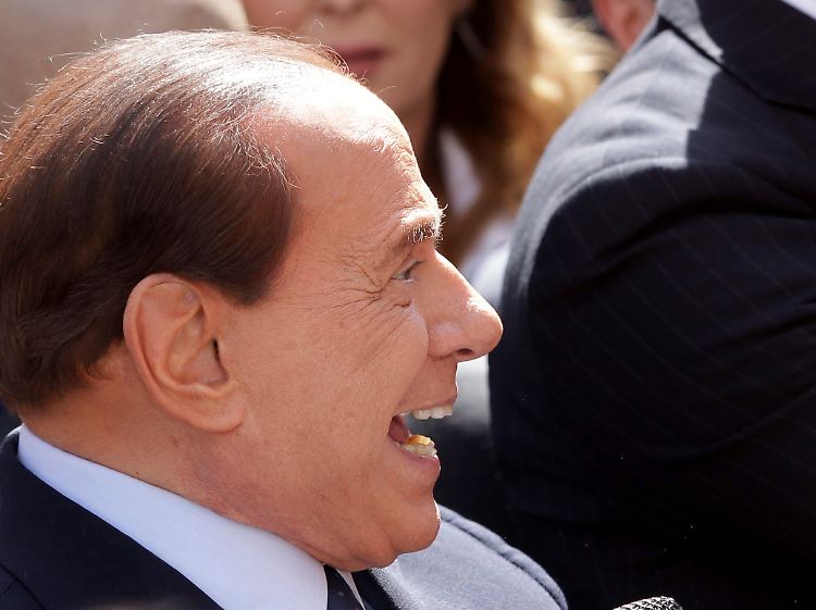 Auch Berlusconi ließ sich schon Haare transplantieren - mit mehr oder weniger nachhaltigem Erfolg.