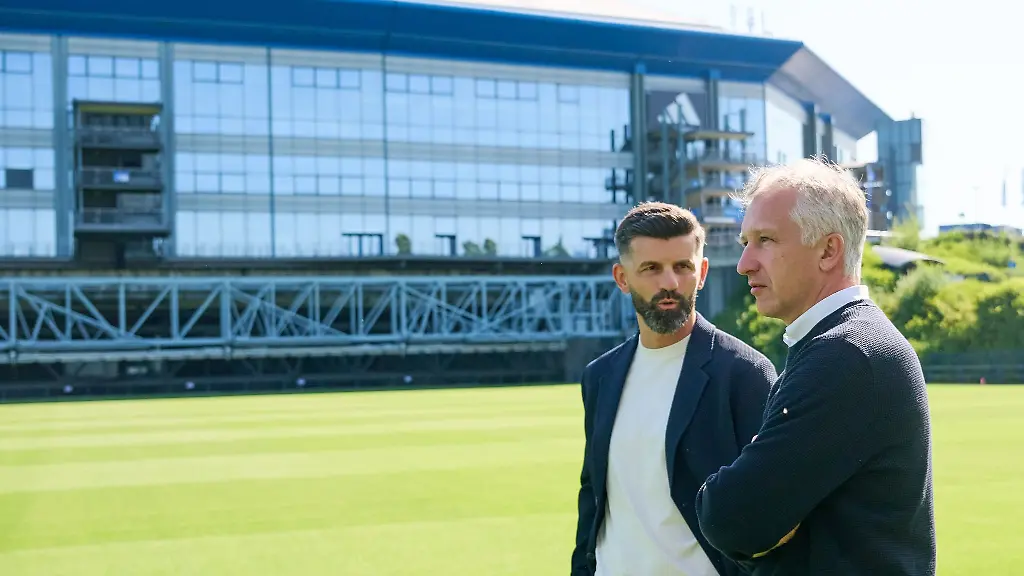 Frank-Baumann-r-arbeitet-am-neuen-Bundesliga-Kader-fuer-Trainer-Miron-Muslic