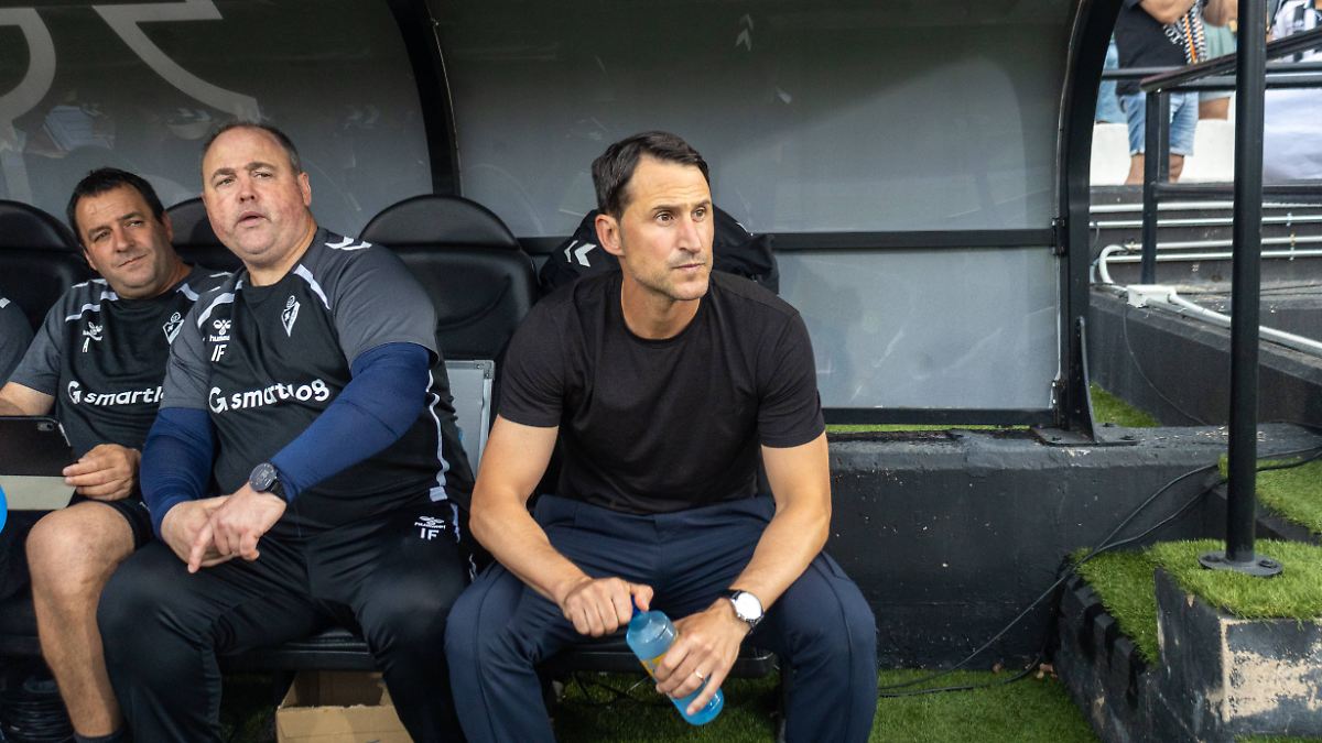 Transfer-Ticker: Conference-League-Finalist findet neuen Trainer