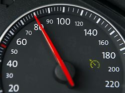 Europäischen Sonderweg beenden: Verkehrsforscher empfehlen Tempo 80 auf Landstraßen