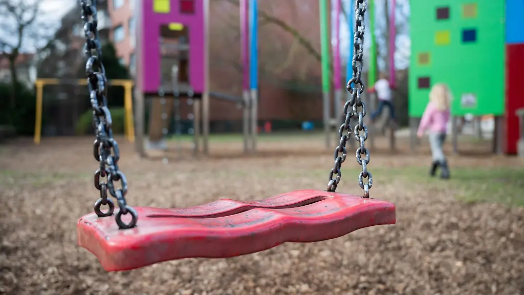 In-Kempten-durften-Kinder-bis-zehn-Jahre-nur-in-Begleitung-von-Eltern-oder-aelteren-Jugendlichen-auf-den-Spielplatz-Das-ist-nicht-zulaessig-sagen-Verfassungsrichter