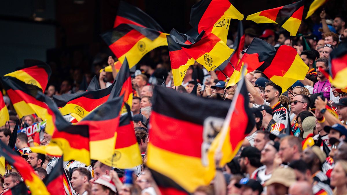 At the DFB match against Curacao: German fan misused for Hitler AI image