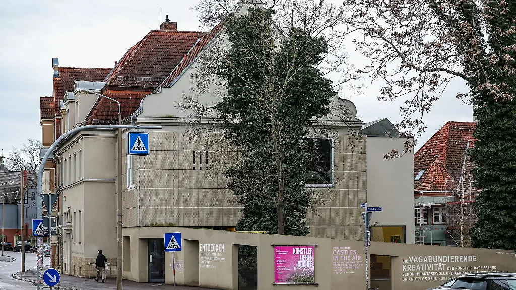 Blick-auf-das-Gebaeude-der-Kunststiftung-Sachsen-Anhalt-Sie-foerdert-verschiedene-Projekte