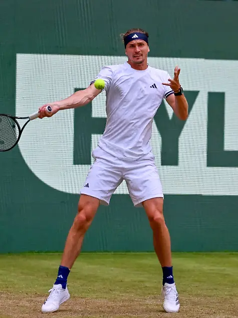 Alexander-Zverev-GER-schlaegt-Vorhand-TERRA-WORTMANN-Open-2026-Tennis-ATP-Tennis-Herren-Tennis-Herren-500-Turnier-Hauptfeld-18-06-2026-TERRA-WORTMANN-Open-2026-Tennis-ATP-Tennis-Herren-500-Turnier-Hauptfeld-18-06