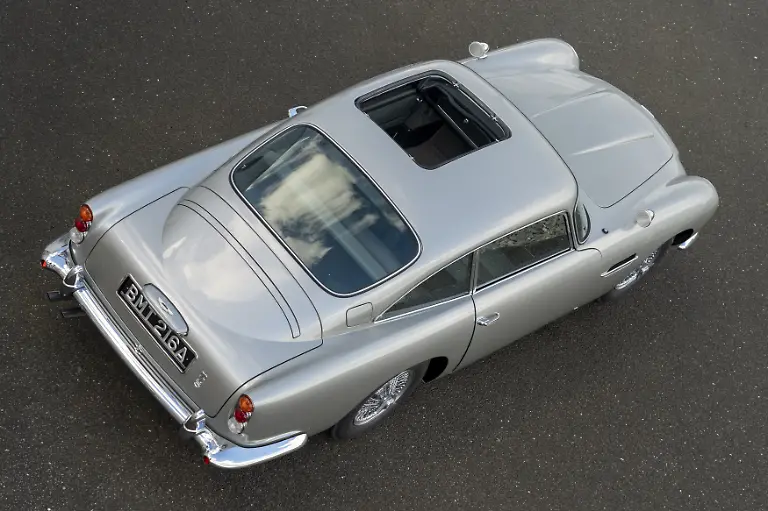 AstonMartinDB5GoldfingerContinuation-30
