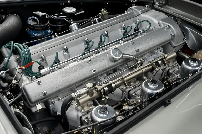 AstonMartinDB5GoldfingerContinuation-28