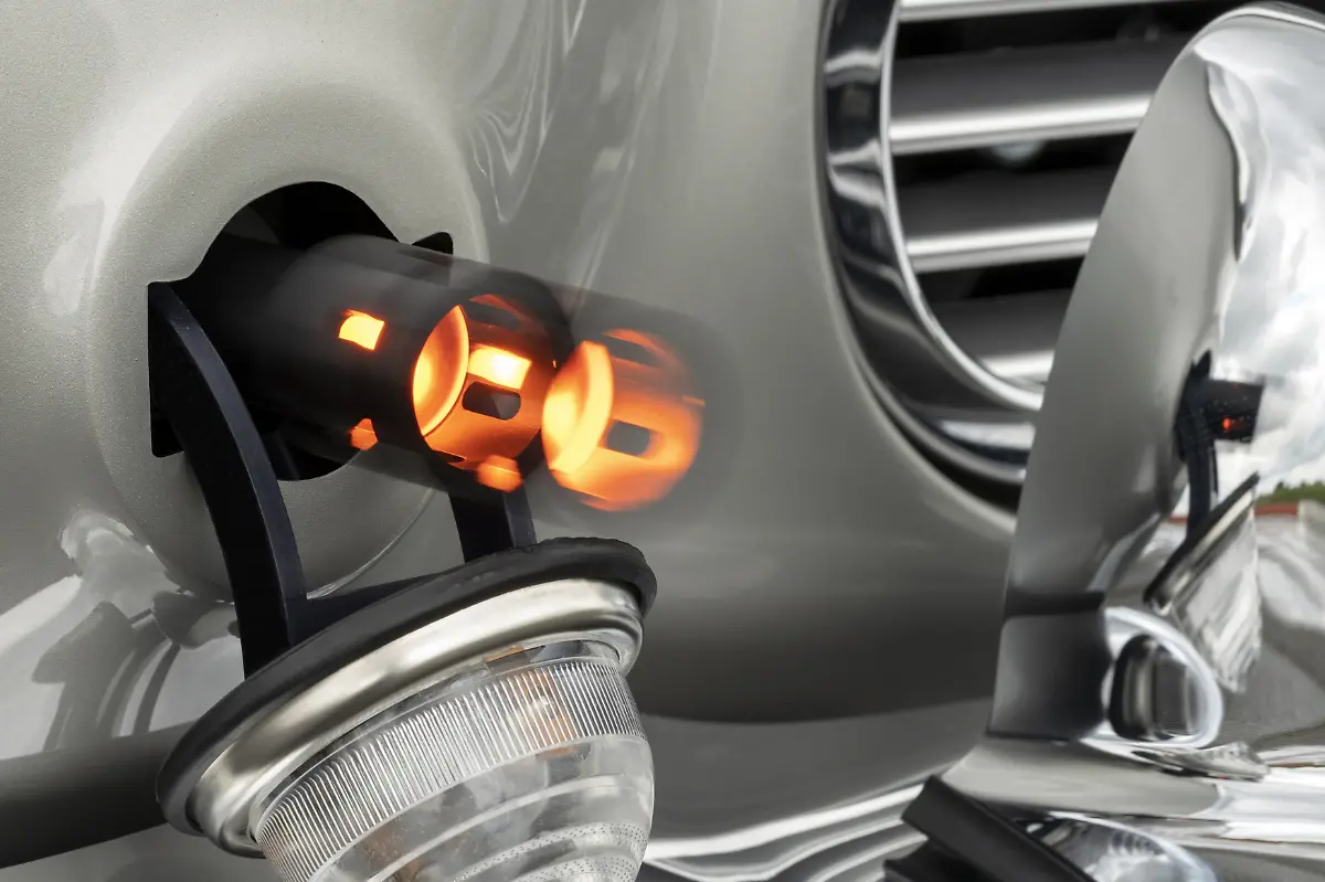 AstonMartinDB5GoldfingerContinuation-24