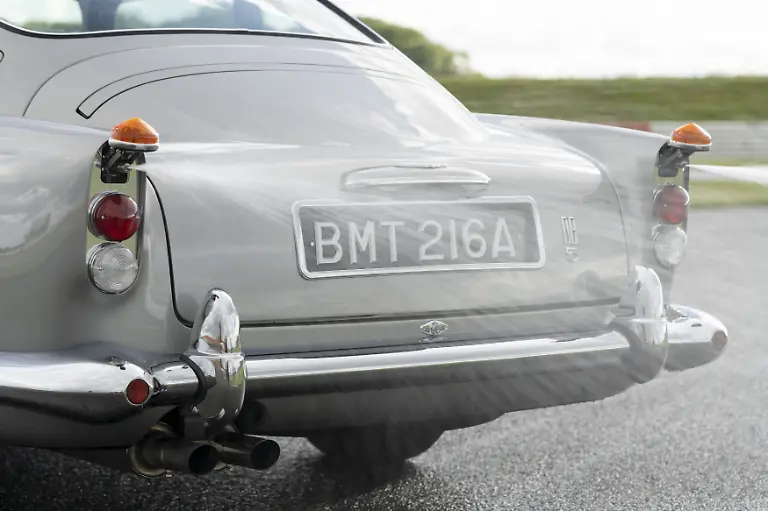 AstonMartinDB5GoldfingerContinuation-20
