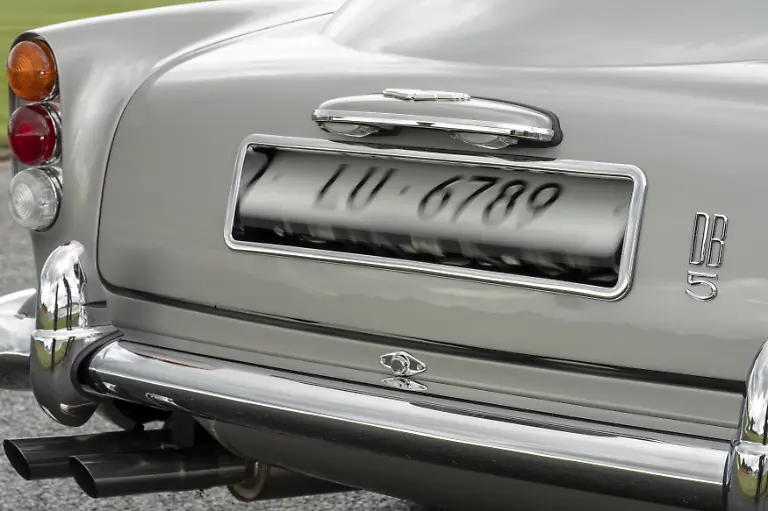 AstonMartinDB5GoldfingerContinuation-17