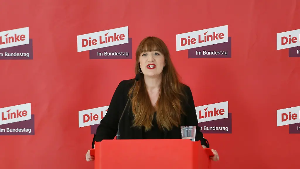 Berlin-Deutschland-Deutscher-Bundestag-Linke-Fraktionssitzung-Heidi-Reichinnek-Linke-gibt-ein-Pressestatement