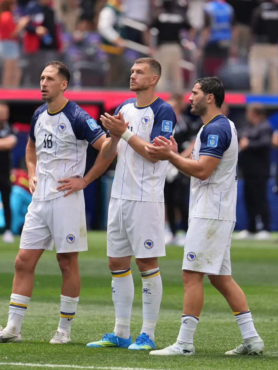Switzerland-v-Bosnia-and-Herzegovina-FIFA-World-Cup-WM-Weltmeisterschaft-Fussball-2026-Group-B-LOS-ANGELES-UNITED-STATES-JUNE-18-Edin-Dzeko-11-of-Bosnia-and-Herzegovina-greets-the-fans-after-the-2026-FIFA-World-Cup-First-Stage-Group-B-match-between-Switzerland-and-Bosnia-and-Herzegovina-at-the-Los-Angeles-Stadium-SoFi-Stadium-in-Inglewood-California-United-States-on-June-18-2026-Tayfun-Coskun-Anadolu-California-United-States-Editorial-use-only-Please-get-in-touch-for-any-other-usage