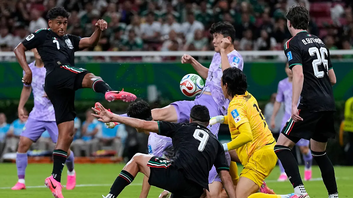 Fussball-Maenner-WM-Vorrunde-Gruppe-A-2-Spieltag-Mexiko-Suedkorea-Der-Mexikaner-Luis-Romo-7-erzielt-das-erste-Tor-seiner-Mannschaft