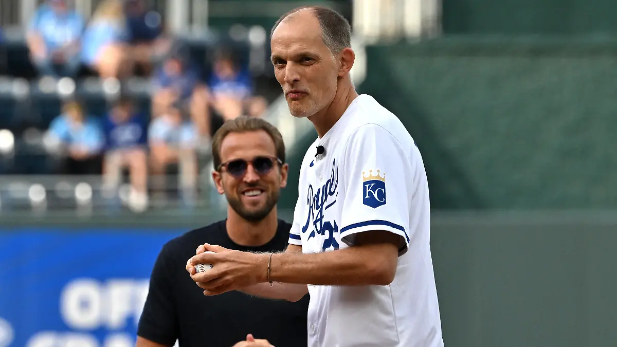 Soccer-Football-FIFA-World-Cup-2026-England-attend-MLB-game-Kauffman-Stadium-Kansas-City-Missouri-U-S-June-18-2026-England-manager-Thomas-Tuchel-throws-a-ceremonial-first-pitch-before-the-game-at-the-St