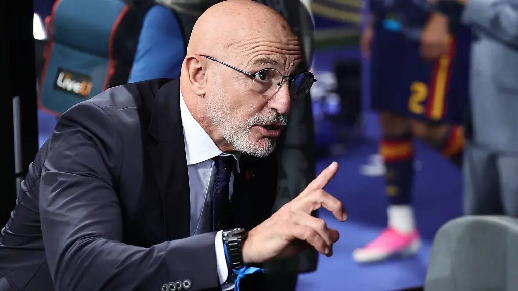FIFA-World-Cup-WM-Weltmeisterschaft-Fussball-2026-Group-H-Spain-vs-Cabo-Verde-Spain-s-head-coach-Luis-de-la-Fuente-reacts-prior-to-the-FIFA-World-Cup-2026-group-stage-match-Spain-vs-Cabo-Verde-in-Atlanta-USA-15-June-2026