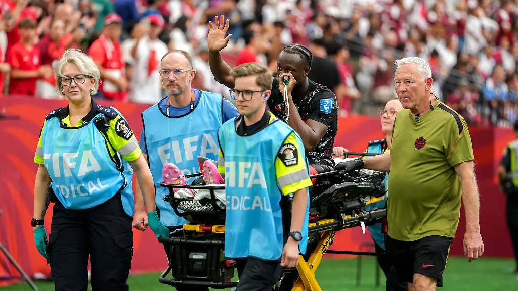 Canada-v-Qatar-FIFA-World-Cup-WM-Weltmeisterschaft-Fussball-2026-Group-B-VANCOUVER-CANADA-JUNE-18-Canada-s-Ismael-Kone-is-taken-off-the-field-on-a-stretcher-after-sustaining-an-injury-during-the-2026-FIFA-World-Cup-Group-B-match-between-Canada-and-Qatar-at-BC-Place-Stadium-in-Vancouver-Canada-on-June-18-2026-Ercin-Erturk-Anadolu-Vancouver-Canada-Editorial-use-only-Please-get-in-touch-for-any-other-usage