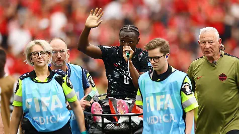 Soccer-Football-FIFA-World-Cup-2026-Group-B-Canada-v-Qatar-BC-Place-Vancouver-Canada-June-18-2026-Canada-s-Ismael-Kone-waves-to-the-crowd-as-he-receives-oxygen-as-he-is-stretchered-off-after-sustaining-an-injury-REUTERS-Agustin-Marcarian