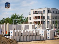 Kosten sollen sinken: Hubertz will mit Aktionsplan beim Bauen vorankommen