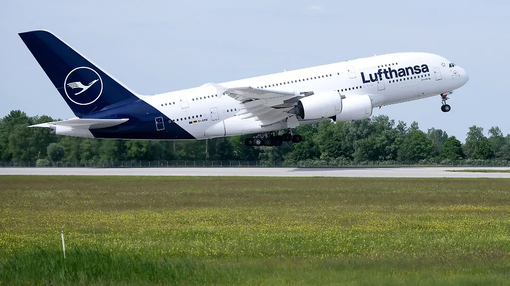 Auch-zu-Hause-in-einem-Flugzeugsitz-luemmen-Wer-das-moechte-kann-bei-einer-Versteigerung-mitmachen