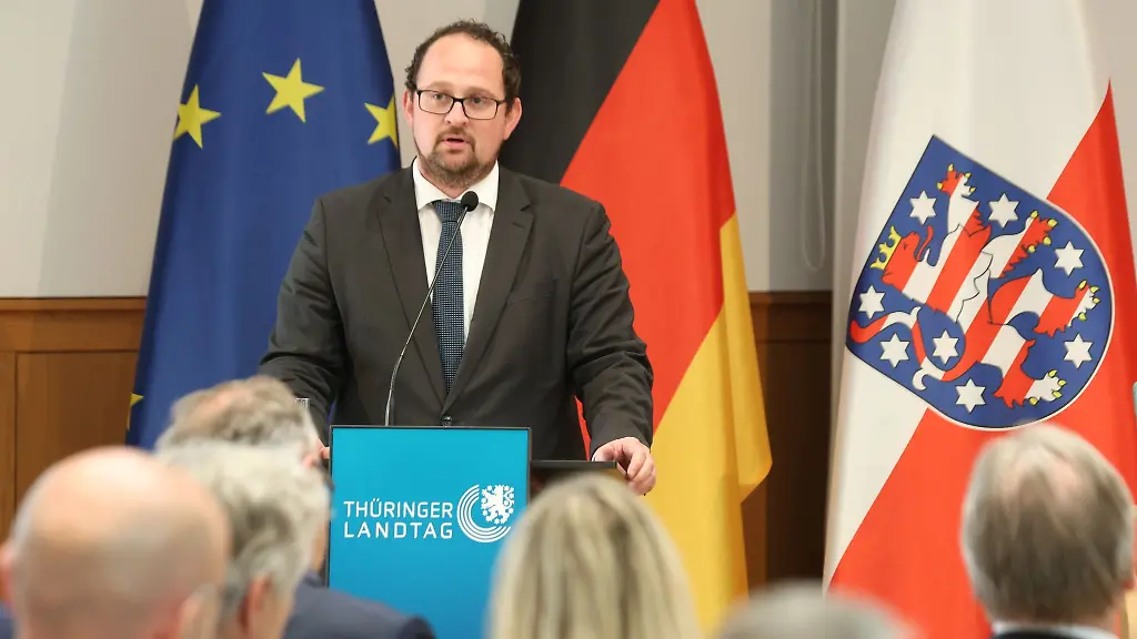 Thueringens-Landtagspraesident-Thadaeus-Koenig-sieht-eine-Mehrbelastung-der-Verwaltungen-durch-den-zunehmenden-Einsatz-von-Kuenstlicher-Intelligenz