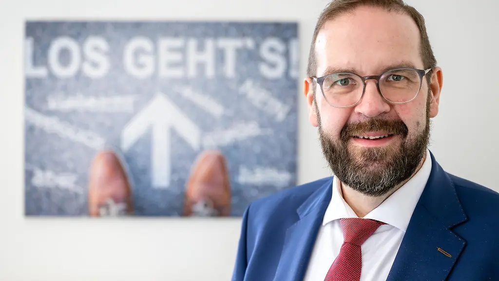 Brandenburgs-Bildungsminister-Gordon-Hoffmann-CDU-steht-angesichts-des-Mangels-an-Lehrkraeften-vor-einer-Riesenherausforderung