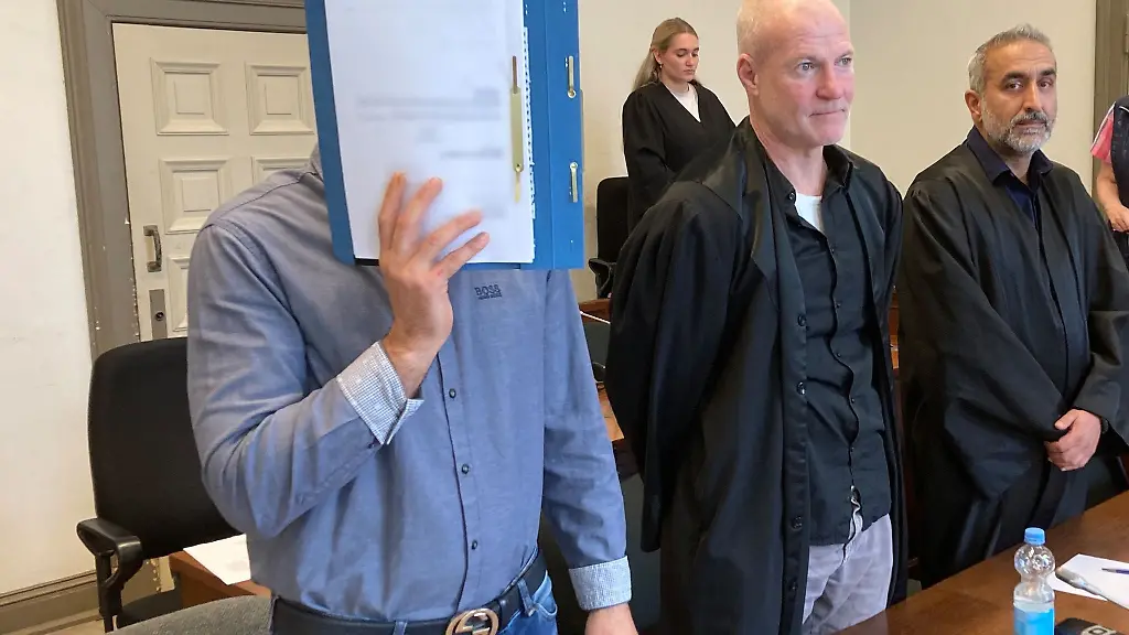 Nach-Feststellung-des-Hamburger-Landgerichts-schoss-der-angeklagte-Werkstattbetreiber-vorsaetzlich-auf-den-Vermieter-der-Halle