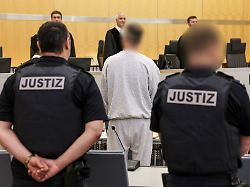 Bild: Mordaufrufe gegen Politiker: Todesliste im Netz: Rechtsextremer muss drei Jahre in Haft