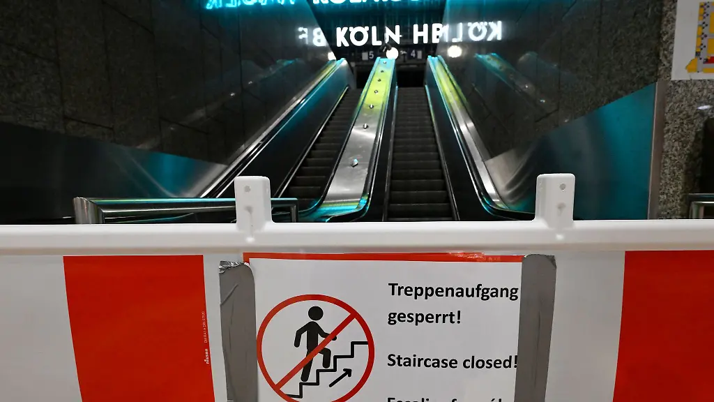 Fuer-Januar-2027-hat-die-Bahn-eine-weitere-laengere-Sperrung-des-Koelner-Hauptbahnhofs-angekuendigt-Danach-soll-das-neue-elektronische-Stellwerk-endlich-den-Dienst-aufnehmen