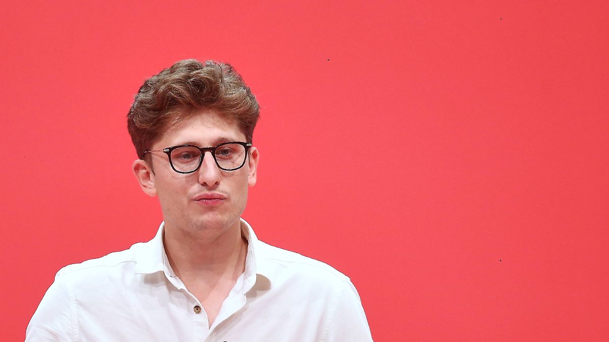 New Beginning, Resignation, Revolution: Young Socialists Leader Outlines ...