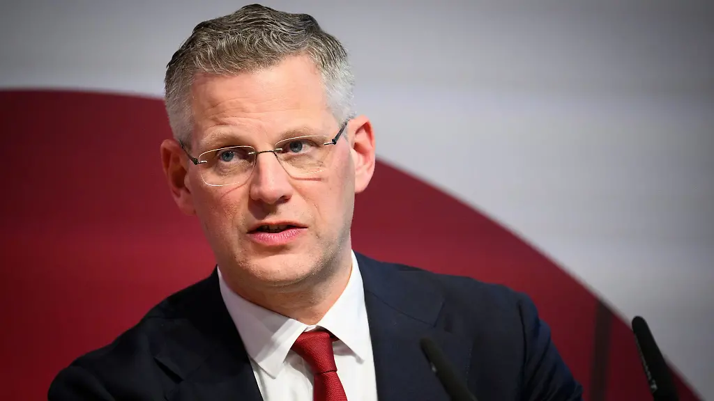 Auf-den-Privatwagen-des-CDU-Politikers-Christoph-de-Vries-ist-ein-Buttersaeure-Anschlag-veruebt-worden