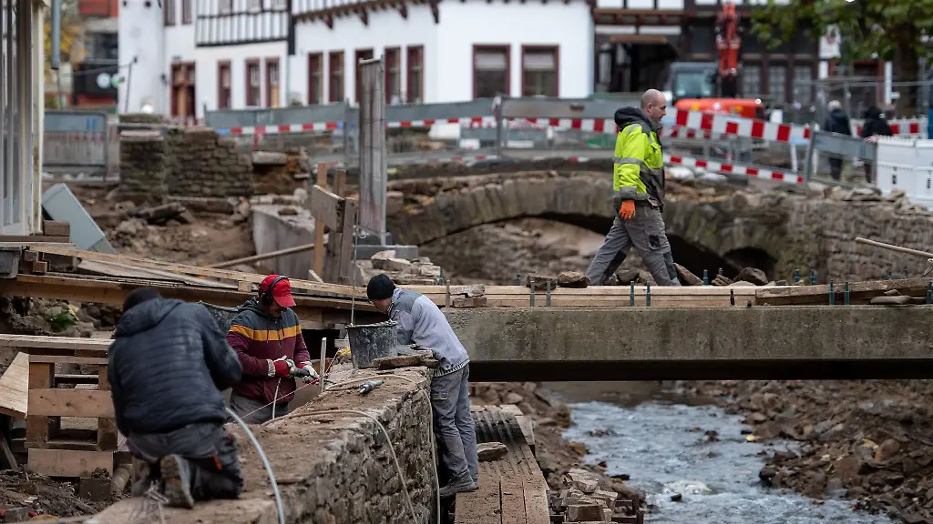 Bei-der-Hochwasser-Katastrophe-im-Sommer-2021-starben-insgesamt-mehr-als-180-Menschen-In-Nordrhein-Westfalen-gab-es-49-Todesopfer
