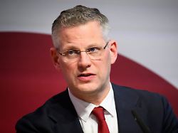 Bild: Bekennerschreiben aufgetaucht: Unbekannte verüben Anschlag auf Auto von CDU-Politiker