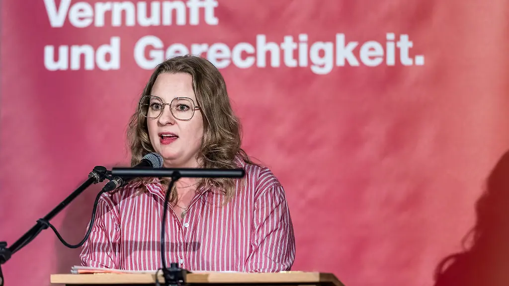 Die-Brandenburger-BSW-Landesvorsitzende-Friederike-Benda-steht-bei-mehreren-Kreisvorsitzenden-in-Kritik-die-aus-der-Partei-ausgetreten-sind