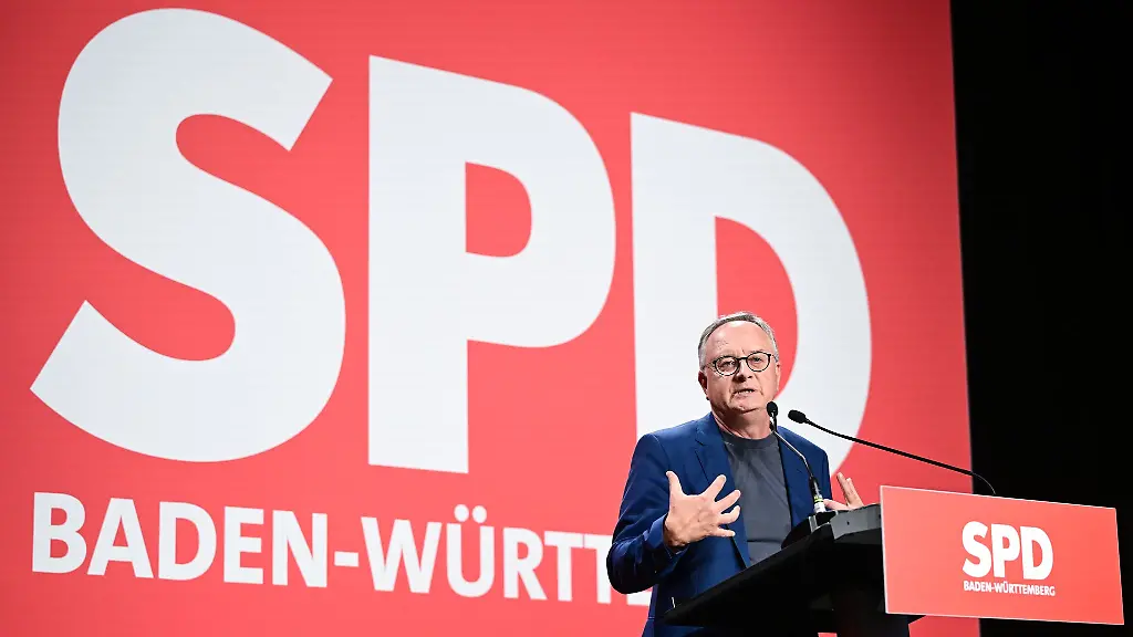 Ein-Weiter-so-kann-es-nicht-geben-erklaerte-Andreas-Stoch-vor-seinen-Genossen-beim-SPD-Parteitag