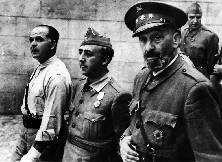 Major-Mendez-Francisco-Franco-und-Jose-Moscardo-im-ersten-Jahr-des-Spanischen-Buergerkriegs-im-von-den-nationalspanischen-Truppen-im-Alcazar-von-Toledo-Aufnahmedatum-01-08-1936-31-12