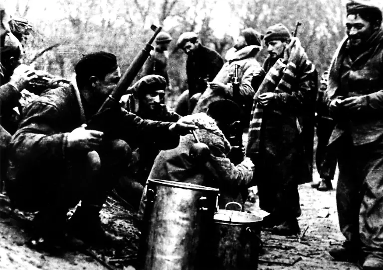 Spanish-Civil-War-Republican-soldiers-in-Guadalajara