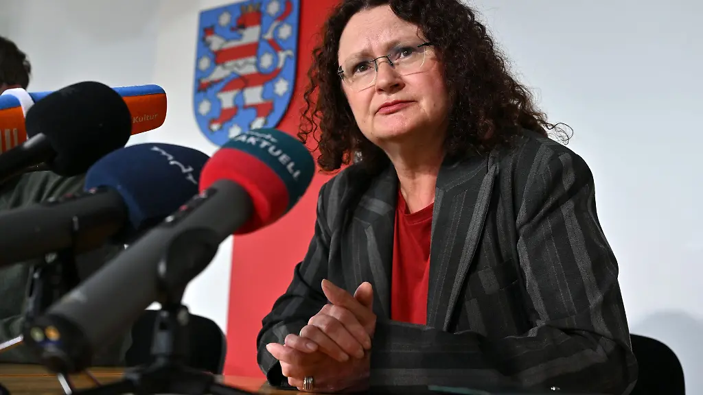 Die-Thueringer-BSW-Fraktionsvorsitzende-Sigrid-Hupach-kann-sich-eine-Paketloesung-vorstellen-um-Richter-am-Verfassungsgerichtshof-zu-waehlen
