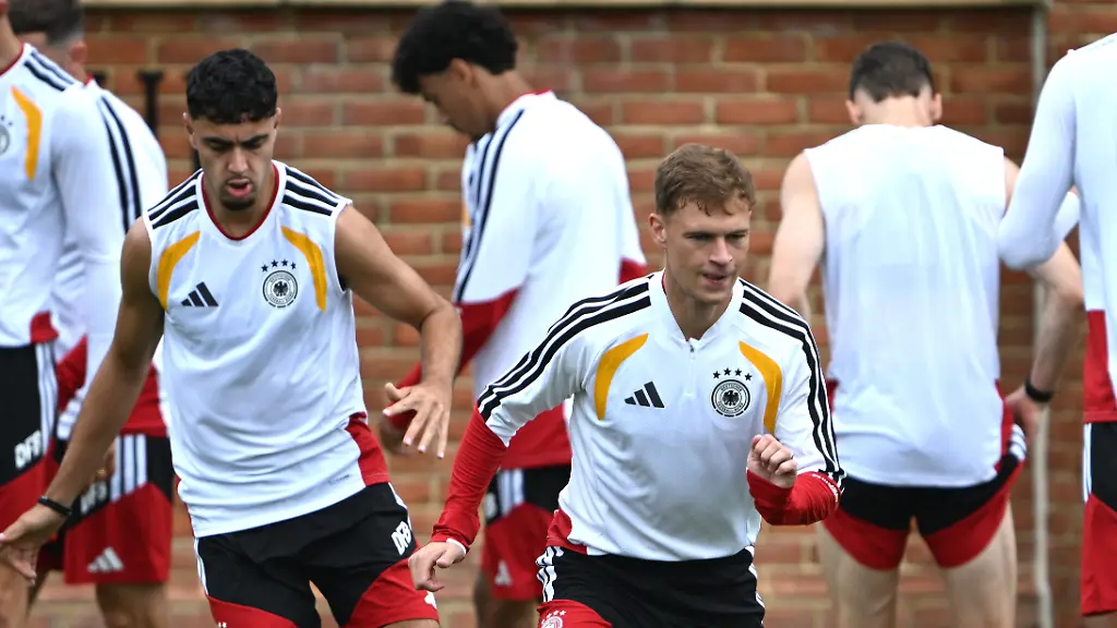 Fussball-WM-2026-Nationalmannschaft-Deutschland-Abschlusstraining-vor-dem-zweiten-WM-Gruppenspiel-gegen-die-Elfenbeinkueste-im-Spry-Stadium-Joshua-Kimmich-r-udn-Aleksandar-Pavlovic-im-Training