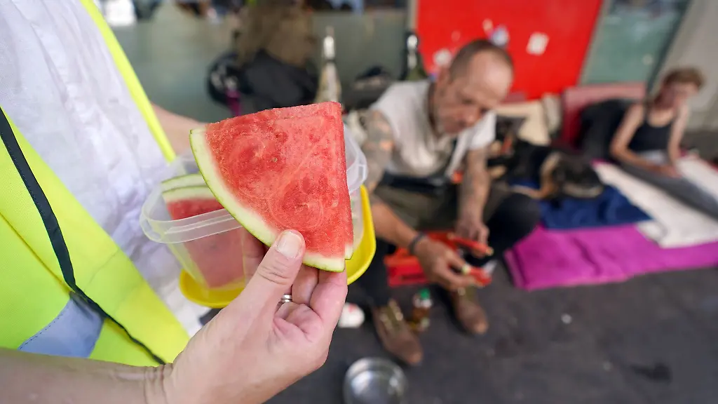 Obdachlose-Menschen-sind-von-heissen-Tagen-besonders-betroffen